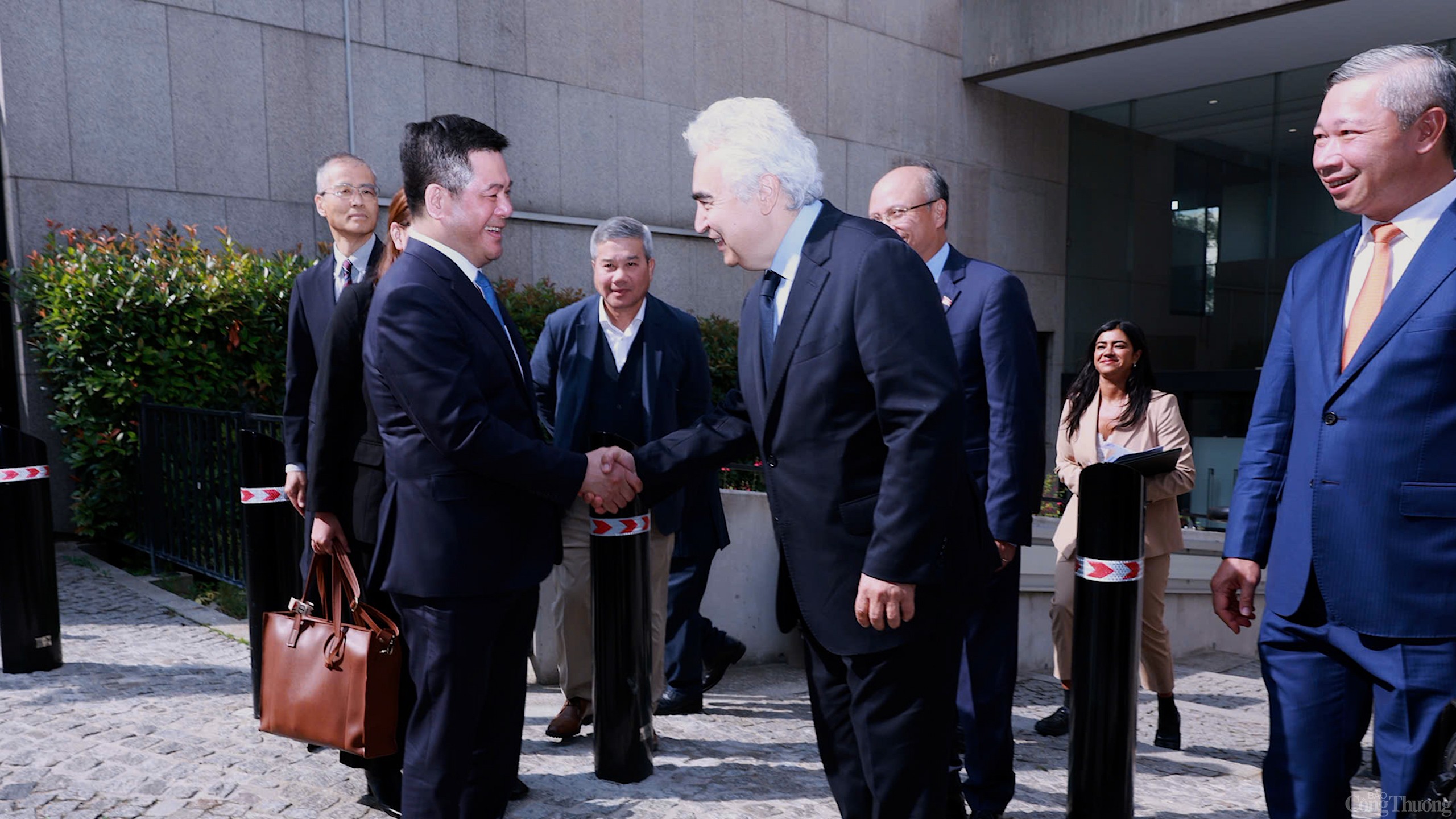 Chùm ảnh: Bộ trưởng Nguyễn Hồng Diên làm việc với Giám đốcIEA