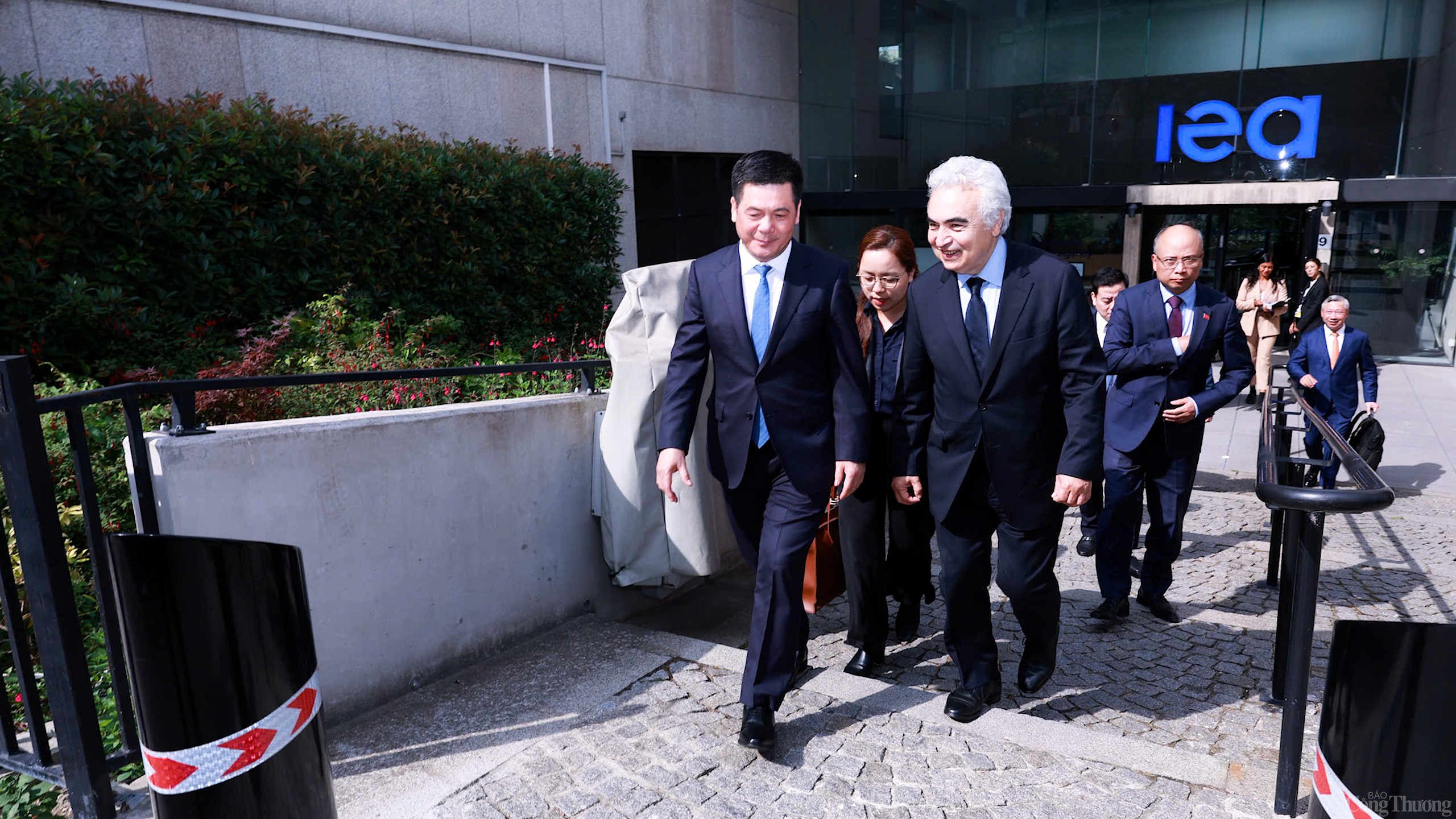 Chùm ảnh: Bộ trưởng Nguyễn Hồng Diên làm việc với Giám đốcIEA