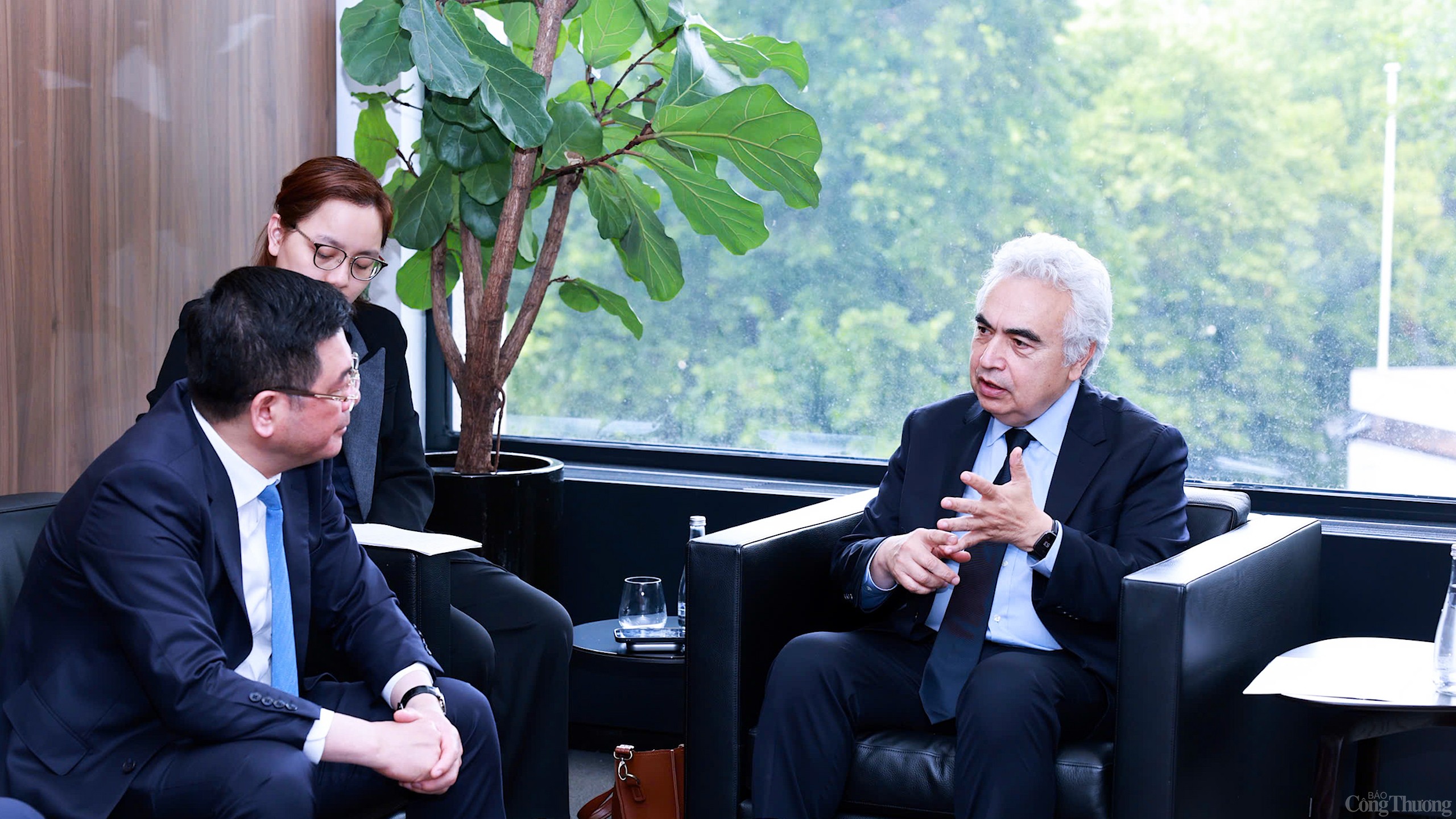 Chùm ảnh: Bộ trưởng Nguyễn Hồng Diên làm việc với Giám đốcIEA