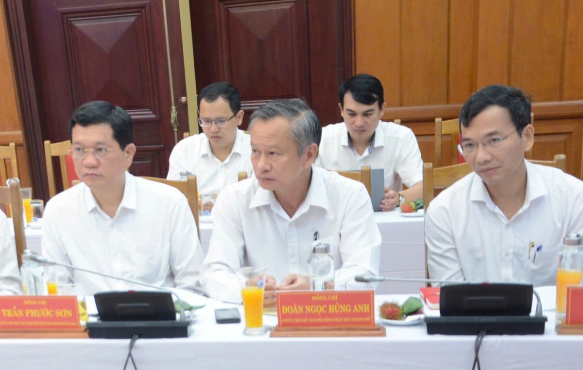 Các đại biểu dự buổi làm việc Các đại biểu dự buổi làm việc