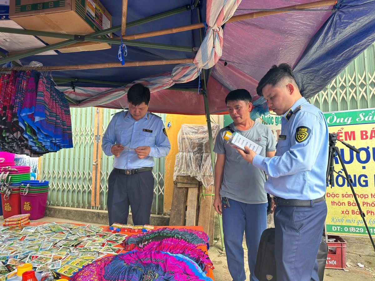 Lào Cai kiểm tra thị trường dịp Lễ hội đua ngựa BắcHà