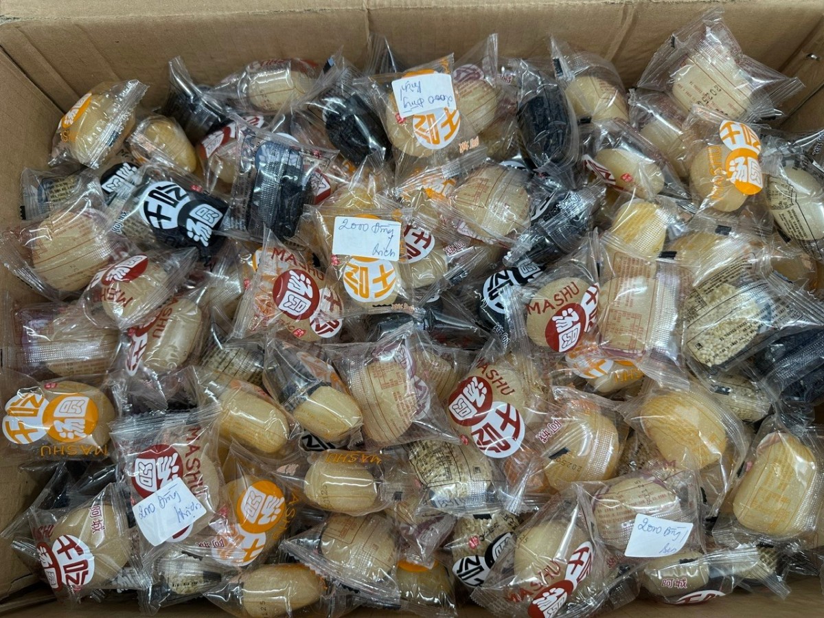 TP. Hồ Chí Minh thu giữ hơn 8.000 sản phẩm thực phẩm TP. Hồ Chí Minh thu giữ hơn 8.000 sản phẩm thực phẩm