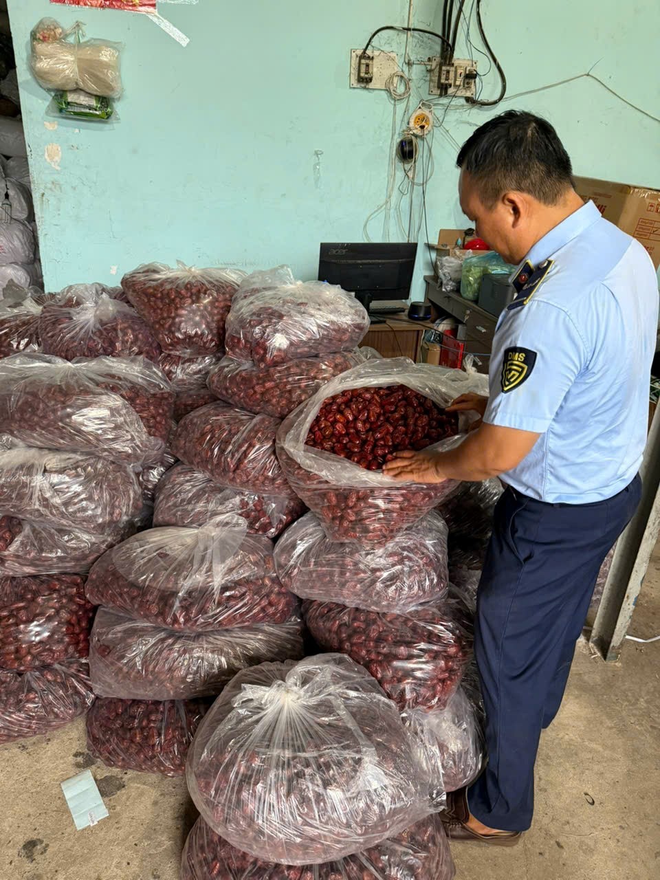 TP. Hồ Chí Minh thu giữ hơn 8.000 sản phẩm thực phẩm