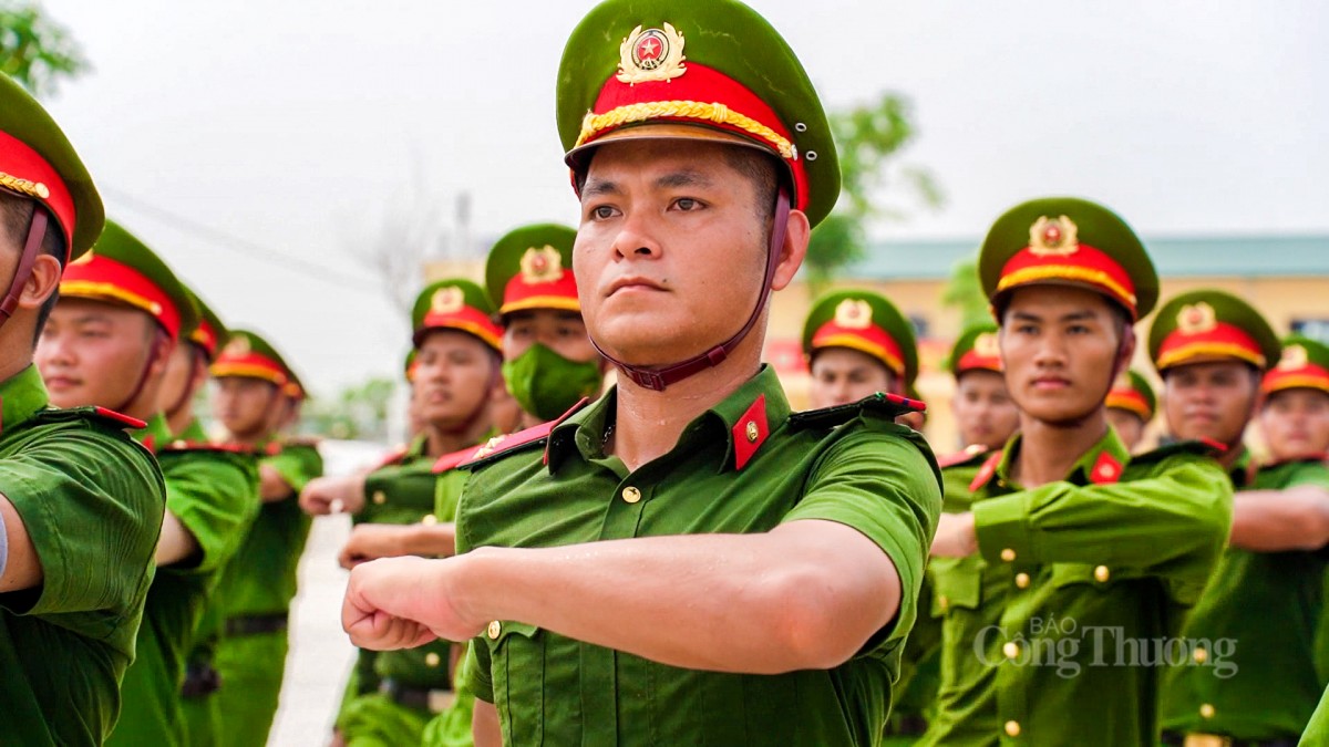 Hơn 1.000 chiến sĩ công an luyện tập diễu binh