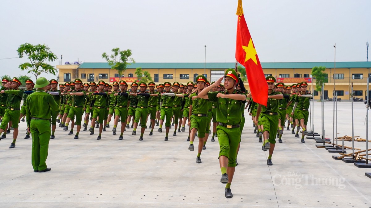 Hơn 1.000 chiến sĩ công an luyện tập diễu binh