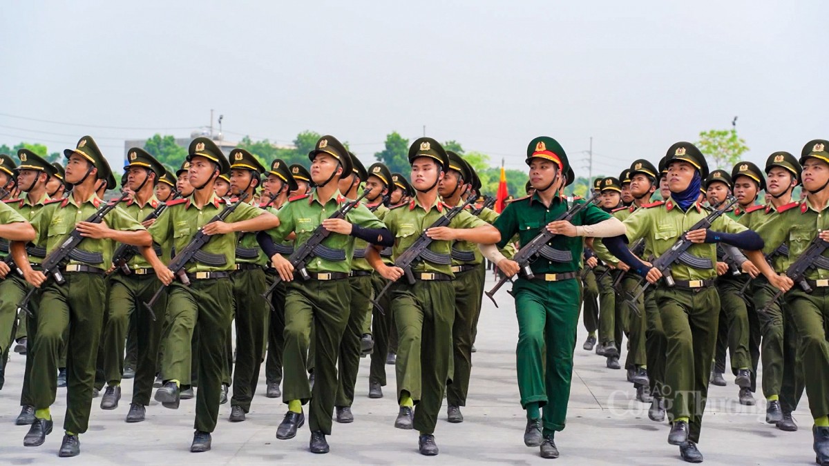 Hơn 1.000 chiến sĩ công an luyện tập diễu binh