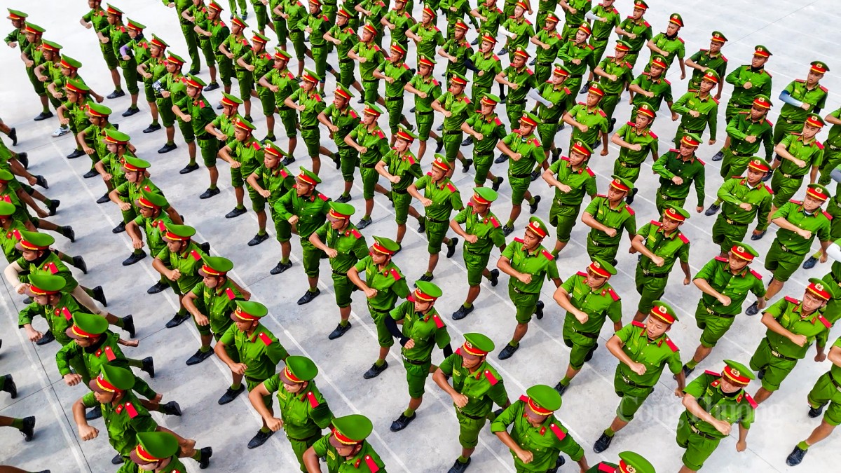 Hơn 1.000 chiến sĩ công an luyện tập diễu binh