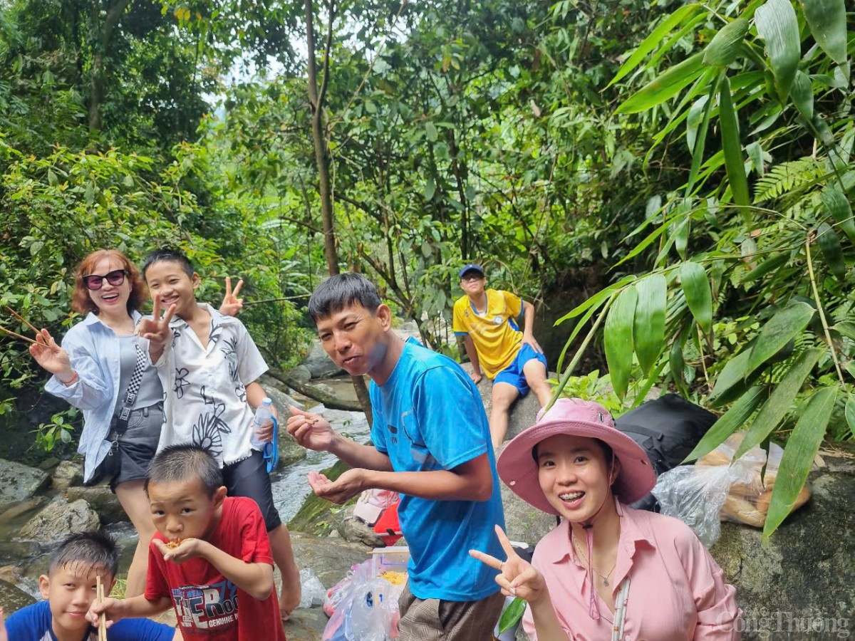 Thác Khe Kèm (Nghệ An): Du lịch xanh mở hướng sinh kế Thác Khe Kèm (Nghệ An): Du lịch xanh mở hướng sinh kế