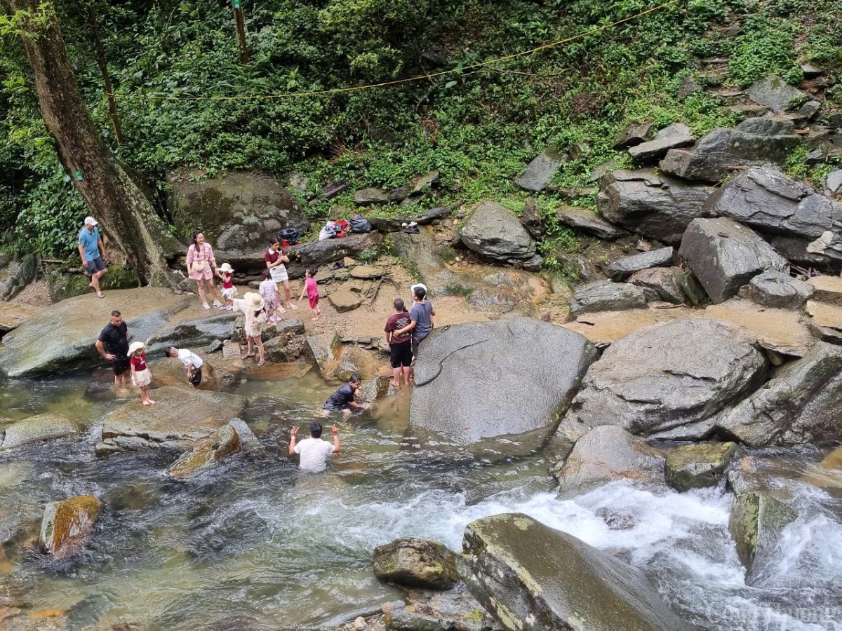 Thác Khe Kèm (Nghệ An): Du lịch xanh mở hướng sinh kế Thác Khe Kèm (Nghệ An): Du lịch xanh mở hướng sinh kế