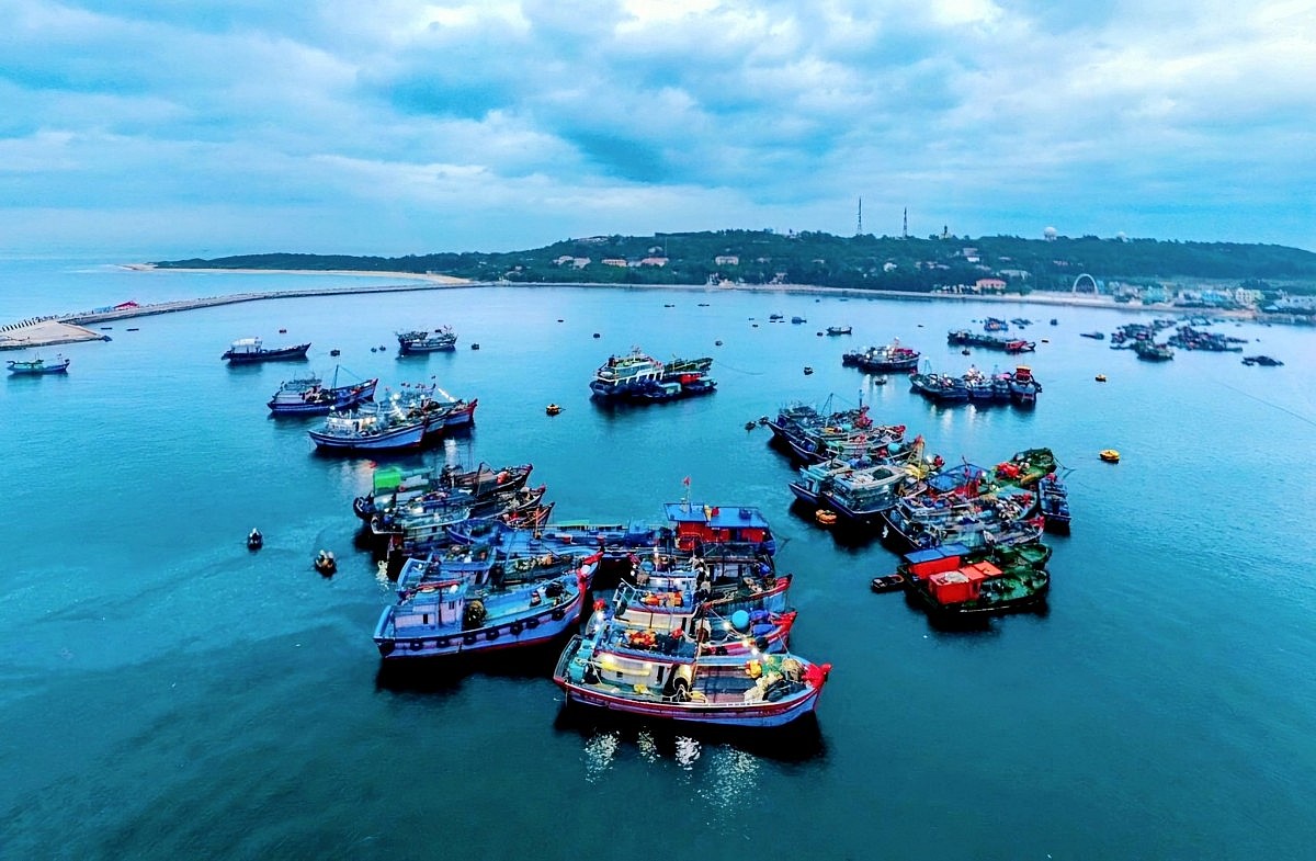 Huyện đảo Bạch Long Vĩ với vị trí tiền tiêu, có giá trị chiến lược về an ninh quốc phòng  khẳng định chủ quyền, lợi ích quốc gia trên biển và phát triển kinh tế biển. Ảnh: Đức Nghĩa Huyện đảo Bạch Long Vĩ với vị trí tiền tiêu, có giá trị chiến lược về an ninh quốc phòng  khẳng định chủ quyền, lợi ích quốc gia trên biển và phát triển kinh tế biển. Ảnh: Đức Nghĩa