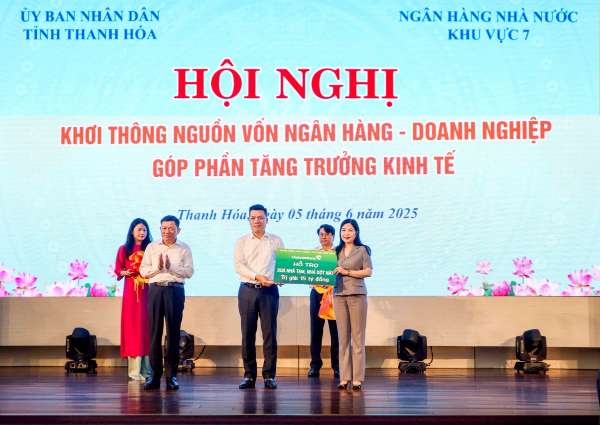 Vietcombank tài trợ 15 tỷ đồng hỗ trợ tỉnh Thanh Hóa xóa nhà tạm, nhà dột nát Vietcombank tài trợ 15 tỷ đồng hỗ trợ tỉnh Thanh Hóa xóa nhà tạm, nhà dột nát