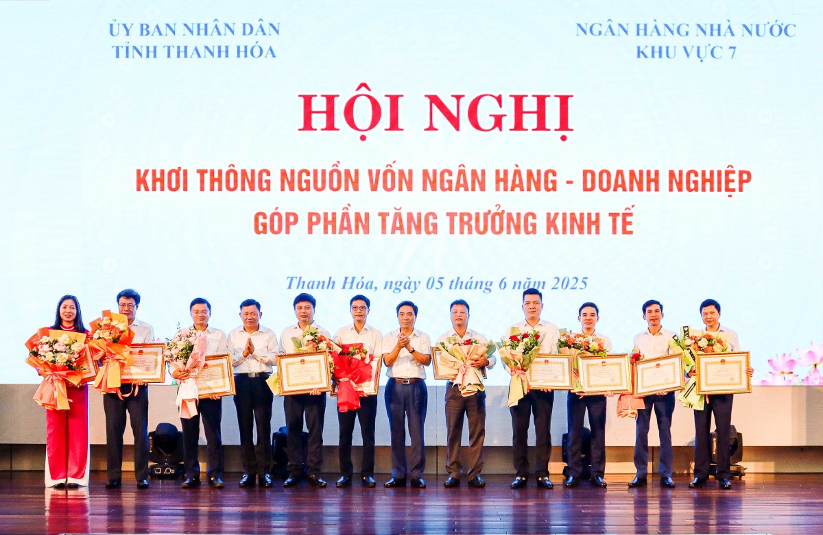 Vietcombank tài trợ 15 tỷ đồng hỗ trợ tỉnh Thanh Hóa xóa nhà tạm, nhà dột nát Vietcombank tài trợ 15 tỷ đồng hỗ trợ tỉnh Thanh Hóa xóa nhà tạm, nhà dột nát