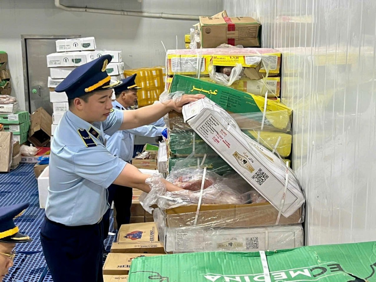 Đừng để thực phẩm bẩn 'ngang nhiên' vào bữa cơm gia đình