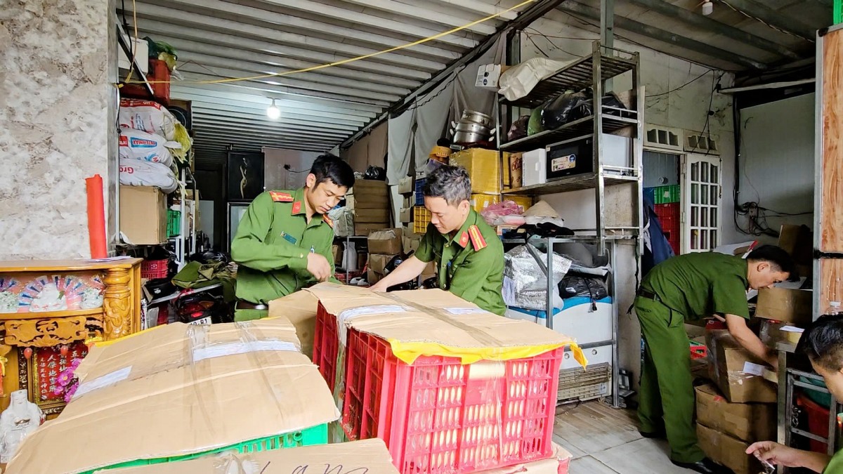 Đừng để thực phẩm bẩn 'ngang nhiên' vào bữa cơm gia đình