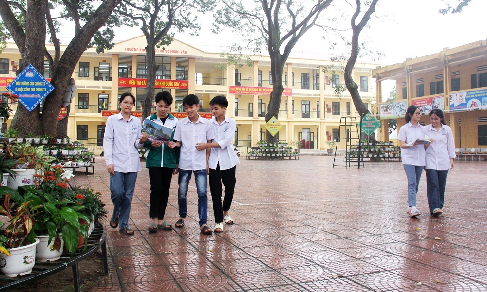 Trẻ em được học tập và sinh hoạt trong ngôi trường đạt chuẩn  Trẻ em được học tập và sinh hoạt trong ngôi trường đạt chuẩn