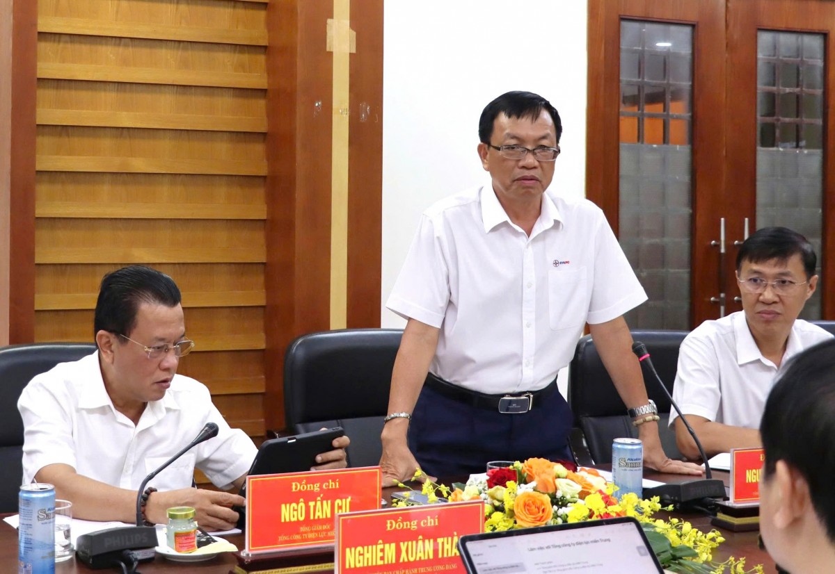 Ông Nguyễn Cao Ký - Bí thư Đảng ủy, Chủ tịch HĐQT Công ty Cổ phần Điện lực Khánh Hòa phát biểu (Ảnh: Hồng Tú) Ông Nguyễn Cao Ký - Bí thư Đảng ủy, Chủ tịch HĐQT Công ty Cổ phần Điện lực Khánh Hòa phát biểu (Ảnh: Hồng Tú)