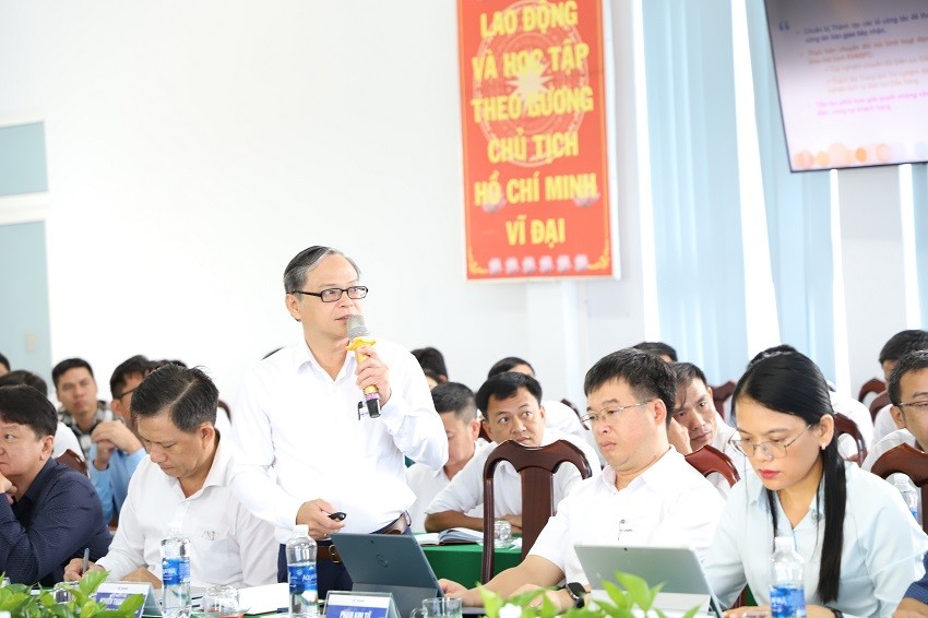 Ông Nguyễn Thanh Phương - Giám đốc PC Đắk Nông báo cáo tình hình hoạt động của PC Đắk Nông Ông Nguyễn Thanh Phương - Giám đốc PC Đắk Nông báo cáo tình hình hoạt động của PC Đắk Nông