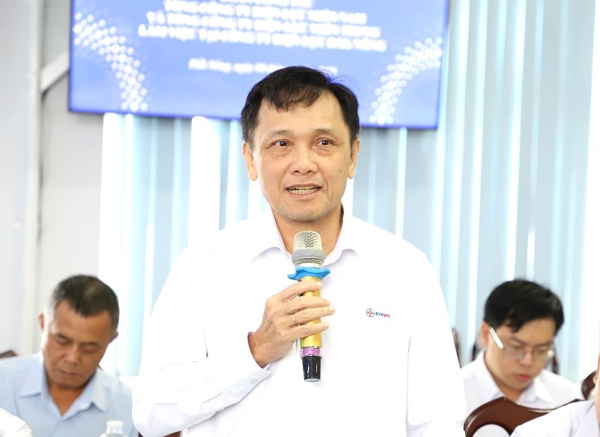 Ông Nguyễn Phước Đức - Thành viên HĐTV, Tổng giám đốc EVNSPC trao đổi tại buổi làm việc Ông Nguyễn Phước Đức - Thành viên HĐTV, Tổng giám đốc EVNSPC trao đổi tại buổi làm việc