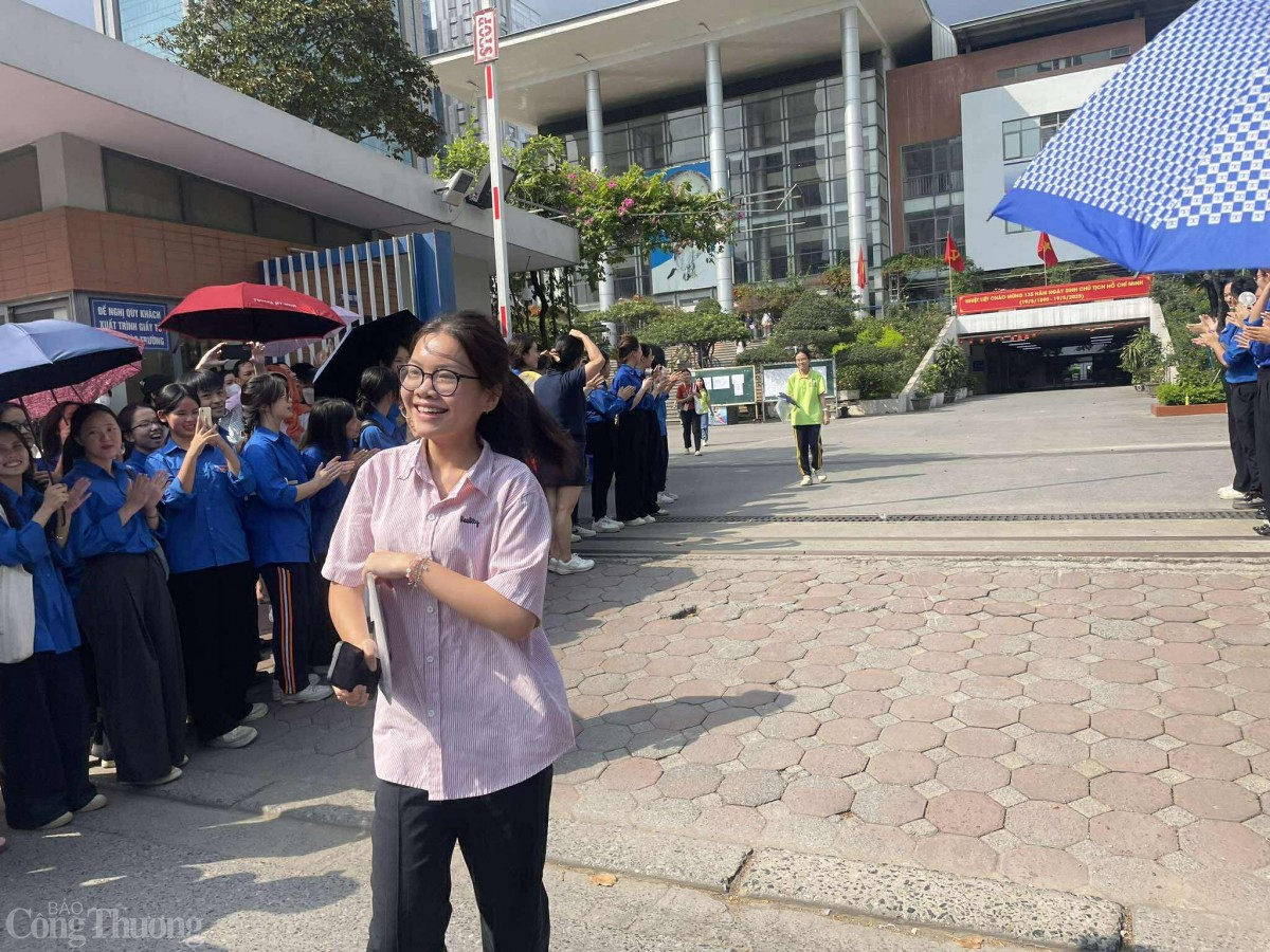 Đề thi Ngoại ngữ lớp 10 Hà Nội: Giáo viên nói gì?