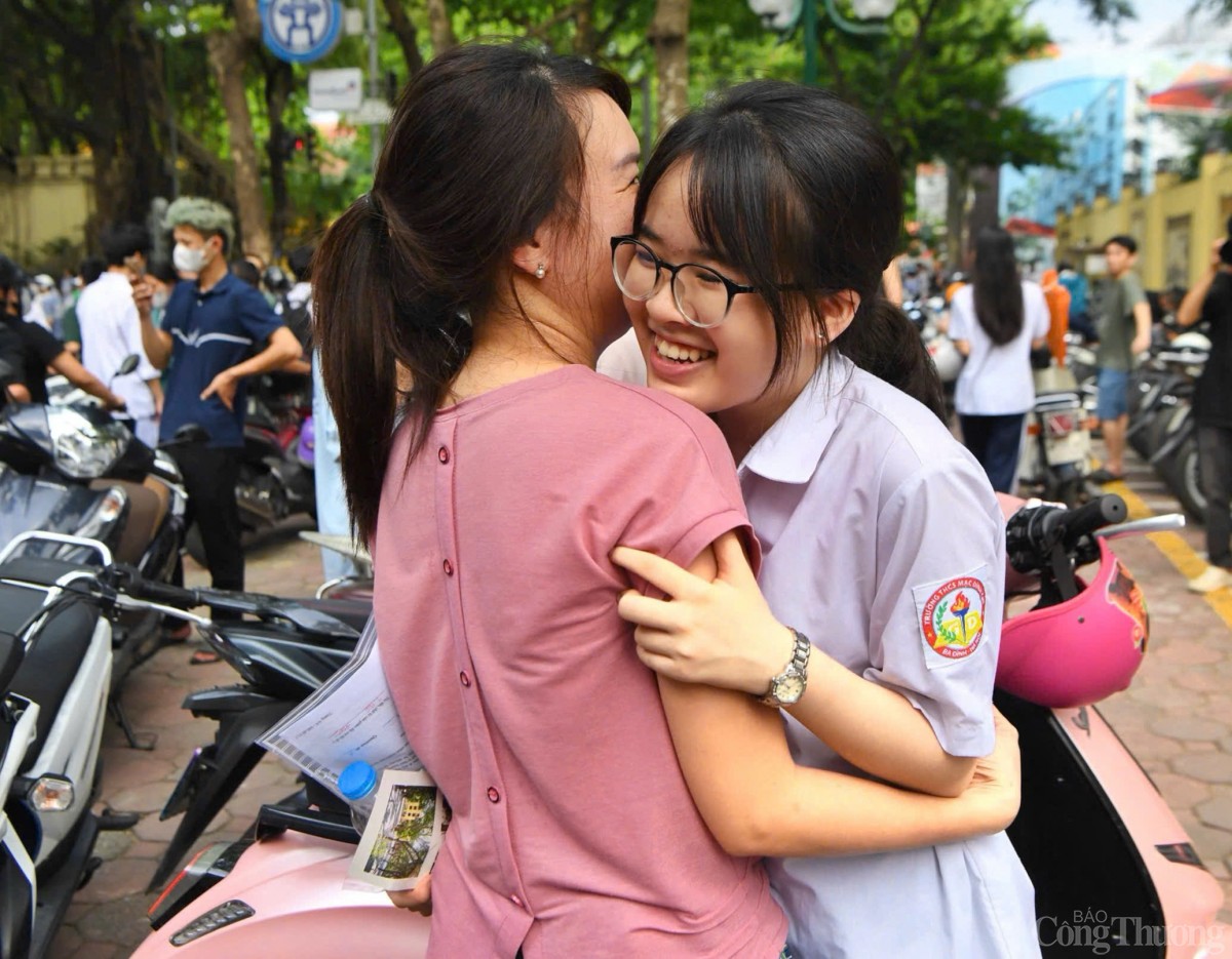 Hà Nội: Cả nhà treo thưởng nếu con đỗ nguyện vọng một