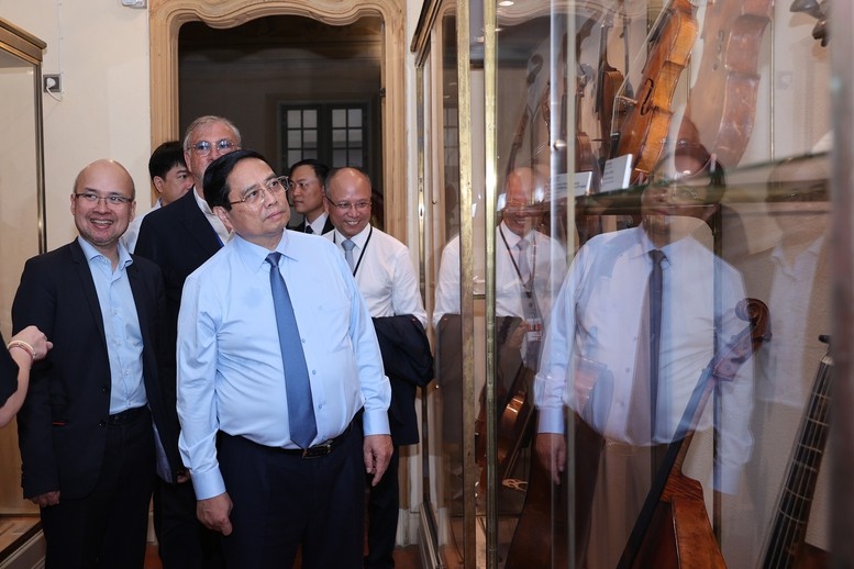 Thủ tướng Chính phủ Phạm Minh Chính và Phu nhân đã thăm phố cổ và các công trình văn hoá ở Nice.