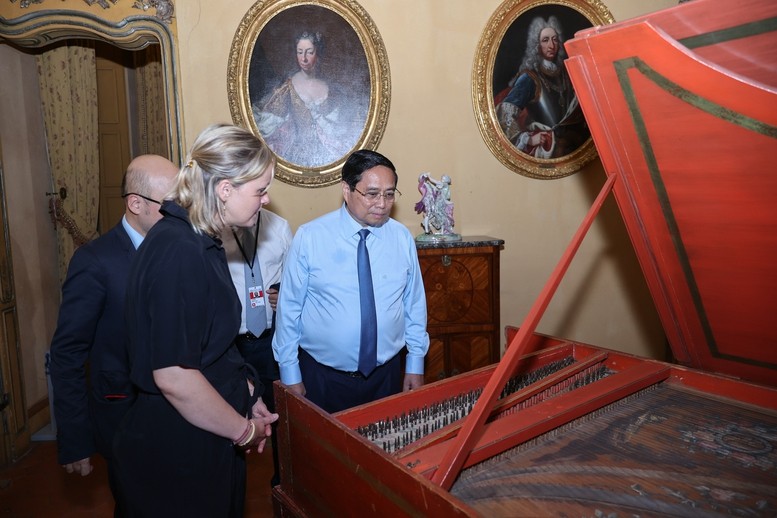 Một trong những điểm nổi bật của bảo tàng là bộ sưu tập nhạc cụ cổ vô cùng phong phú và quý hiếm, đứng hàng đầu tại Pháp và thuộc hàng lớn nhất châu Âu - Ảnh: VGP/Nhật Bắc