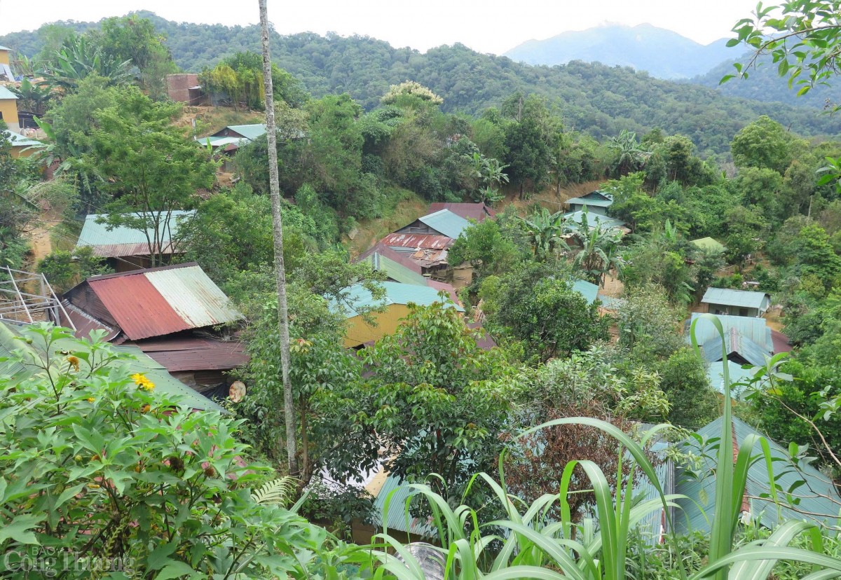 PC Kon Tum trao tặng nhà tình nghĩa năm 2025