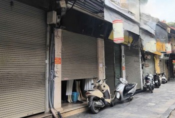 Khi sạp hàng đóng cửa trong cao điểm chống buôn lậu