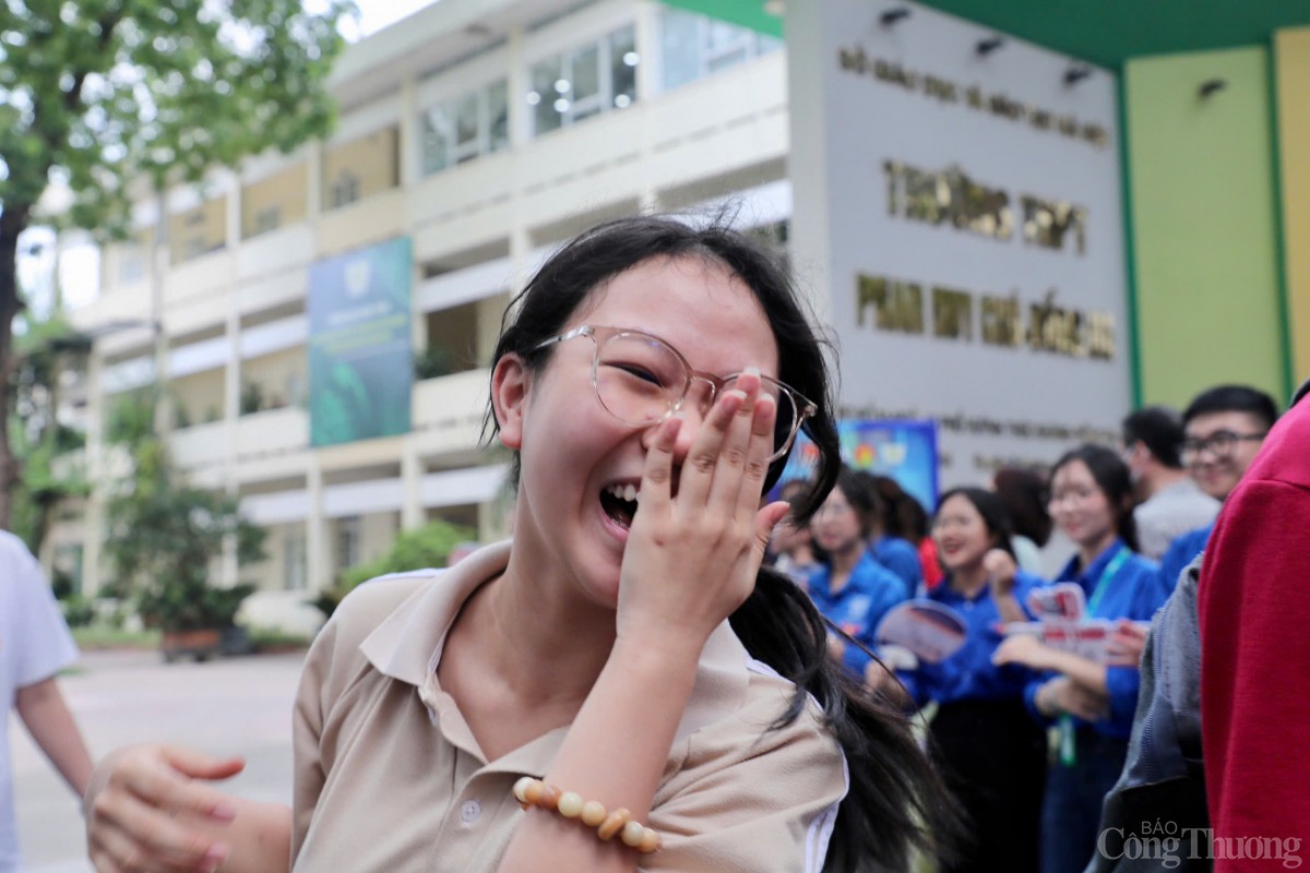 Thí sinh Hà Nội rạng rỡ sau đề Toán dễ đạt 9,10
