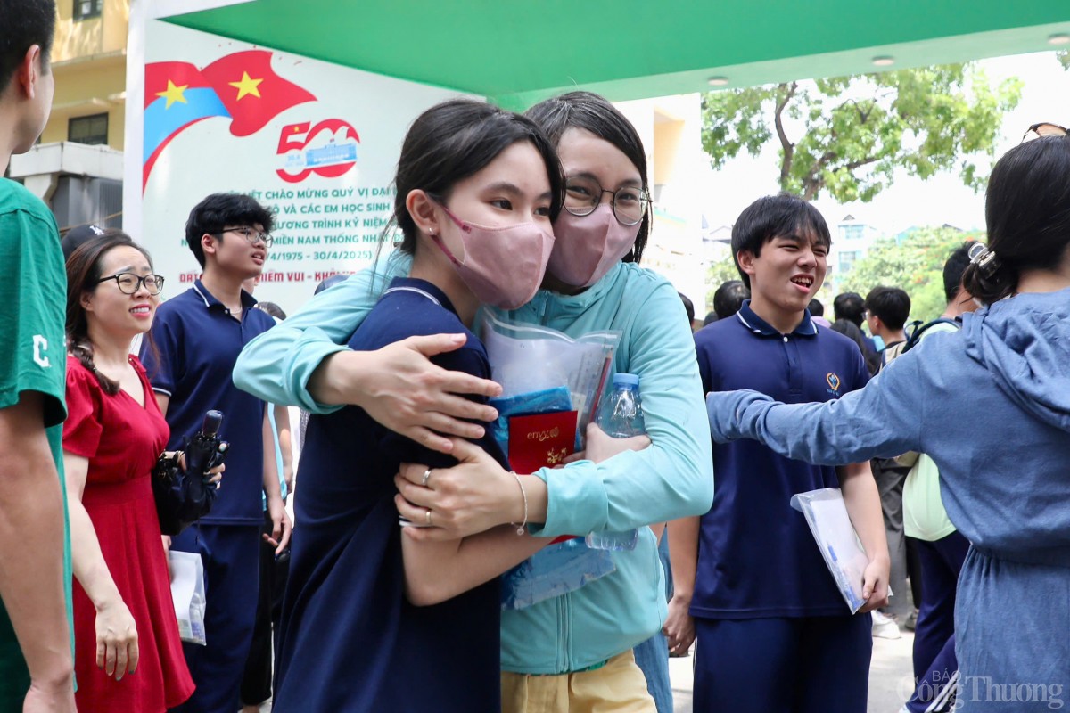 Thí sinh Hà Nội rạng rỡ sau đề Toán dễ đạt 9,10