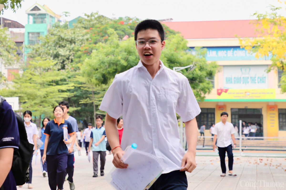 Thí sinh Hà Nội rạng rỡ sau đề Toán dễ đạt 9,10