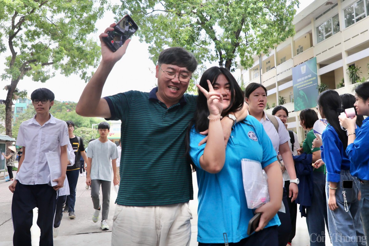 Thí sinh Hà Nội rạng rỡ sau đề Toán dễ đạt 9,10