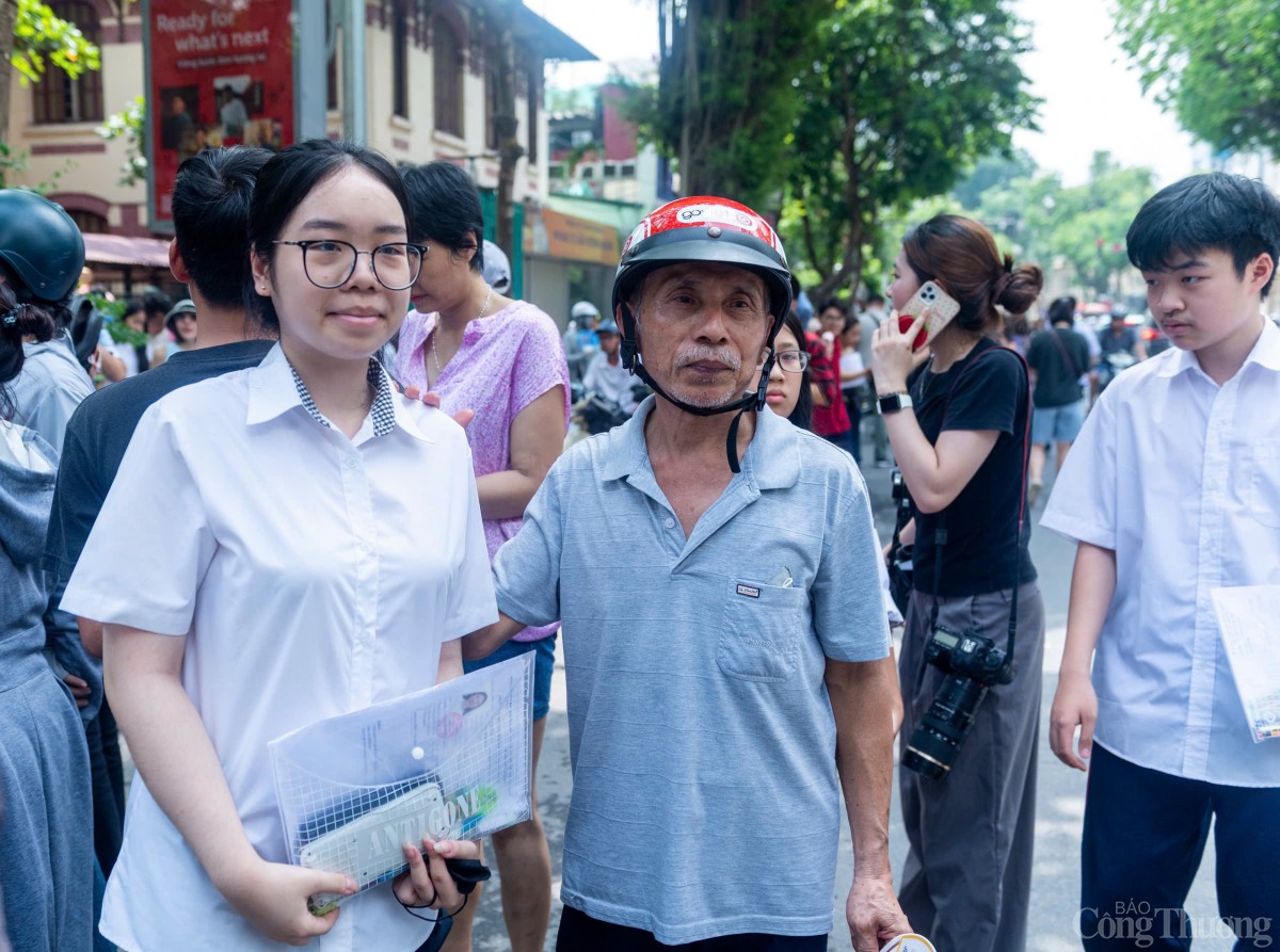 Thí sinh Hà Nội rạng rỡ sau đề Toán dễ đạt 9,10
