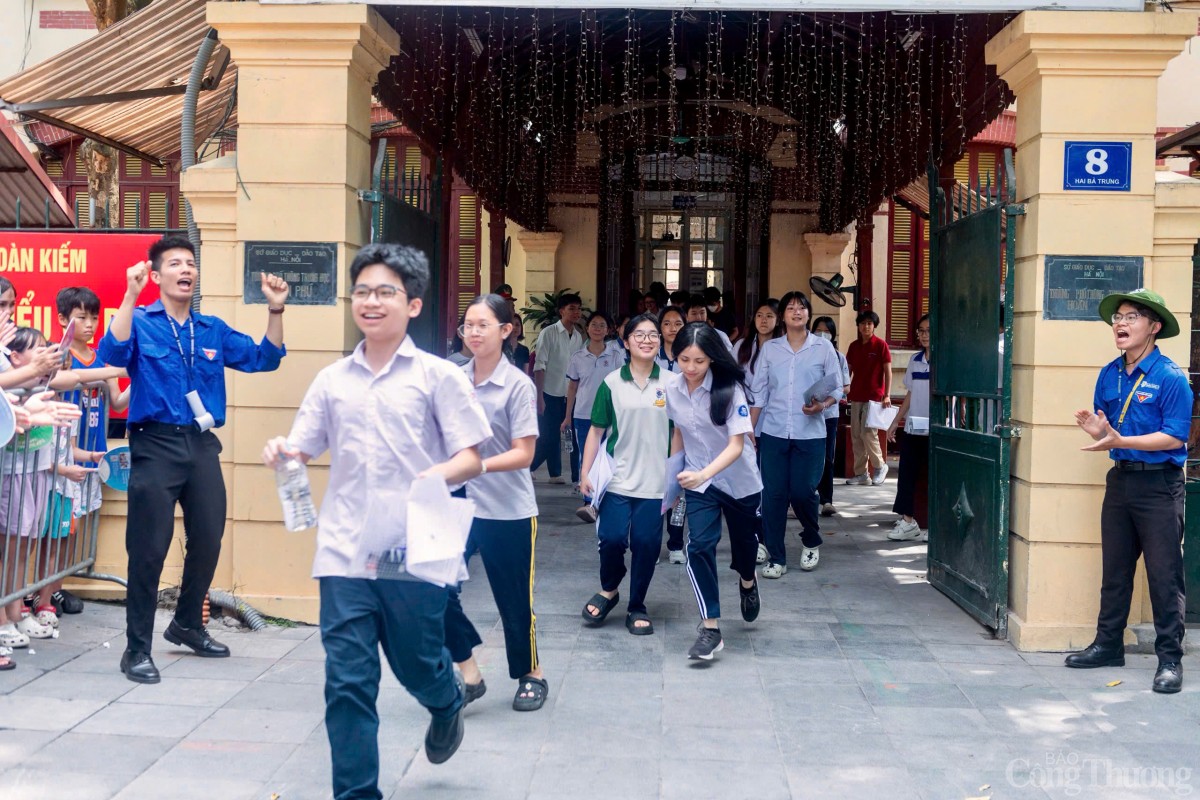 Thí sinh Hà Nội rạng rỡ sau đề Toán dễ đạt 9,10