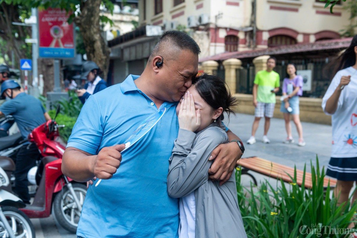 Thí sinh Hà Nội rạng rỡ sau đề Toán dễ đạt 9,10