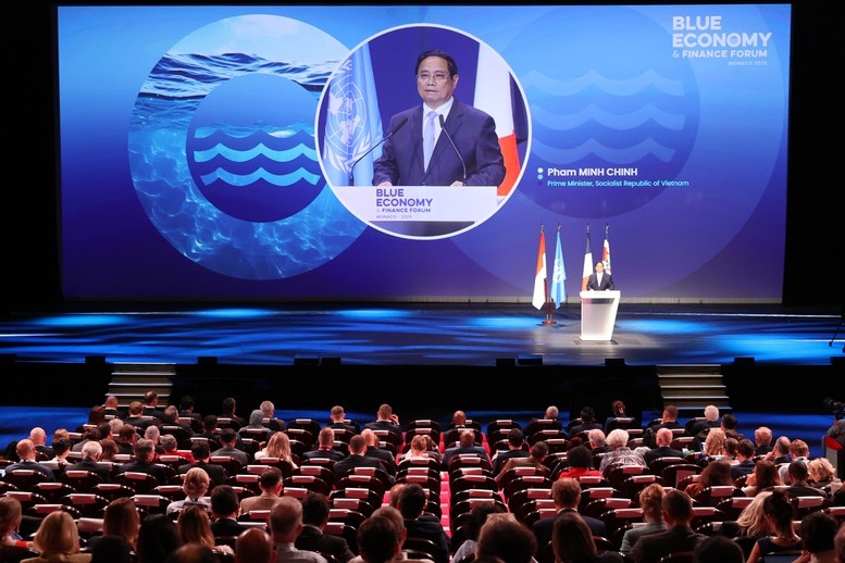 Thủ tướng nhấn mạnh, mỗi quốc gia, dân tộc có chung một sứ mệnh là "cùng nhau gìn giữ, bảo vệ đại dương xanh cho hôm nay và mai sau" để biển cả mãi mãi là không gian sinh tồn của sự sống và phát triển thuận thiên bền vững - Ảnh: VGP/Nhật Bắc