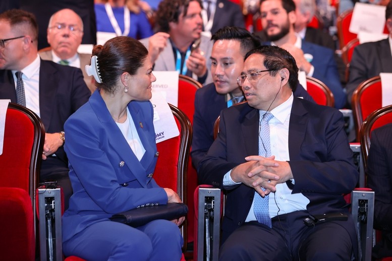 Thủ tướng trao đổi với Công chúa Thụy Điển Victoria Ingrid Alice Desiree - Ảnh: VGP/Nhật Bắc