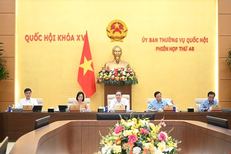 Ủy ban Thường vụ Quốc hội: Không cấm dạy thêm, cân nhắc việc giáo viên điều hành doanh nghiệp