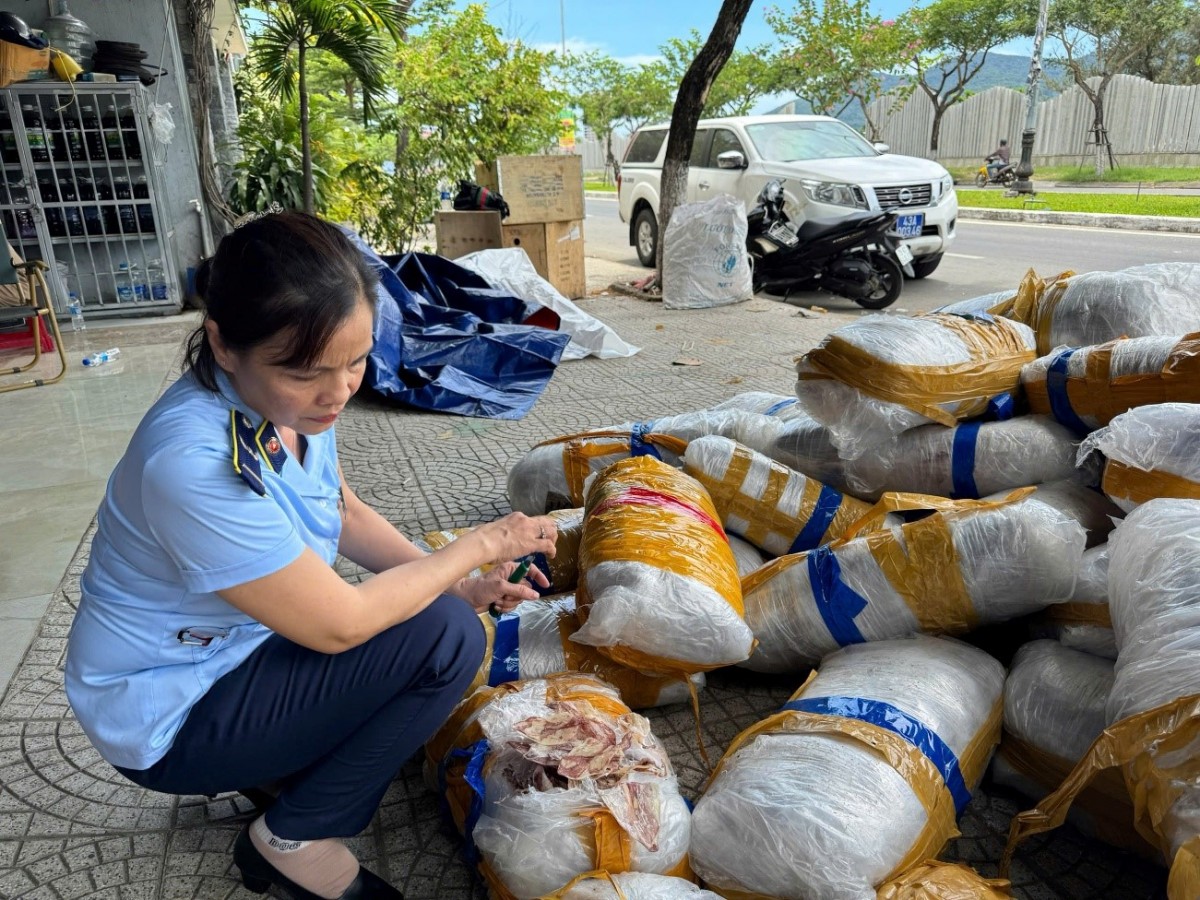 700 kg mực khô mốc có dấu hiệu không đảm bảo an toàn thực phẩm bị phát hiện tại thành phố Đà Nẵng