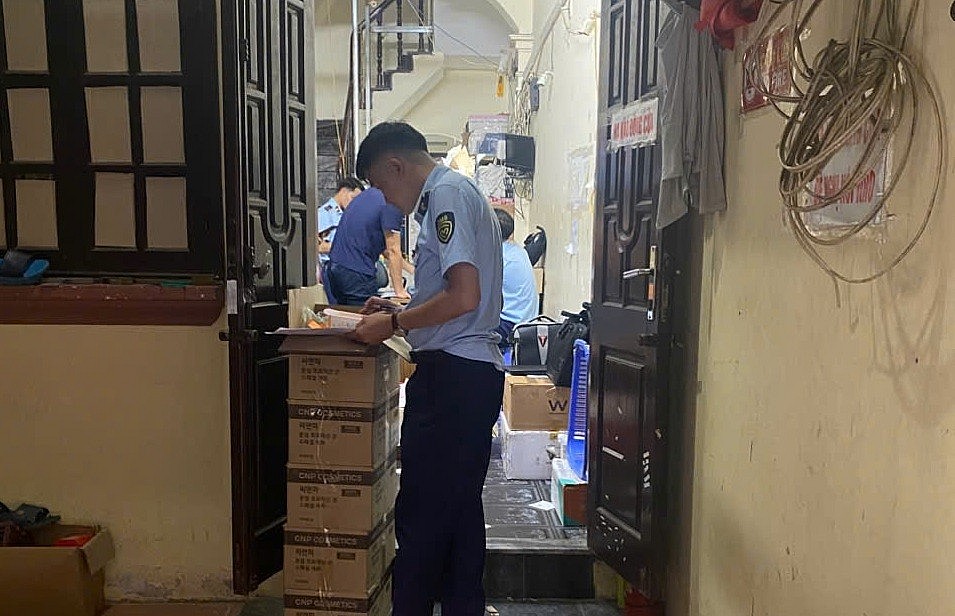 Hà Nội: Thu giữ hàng ngàn mỹ phẩm nhập lậu