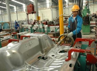 Doanh nghiệp ngành công nghiệp ô tô mong muốn được hưởng các chính sách ưu đãi về thuế. Ảnh: Cấn Dũng			 