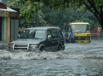 Nhiều địa phương bị ảnh hưởng bởi mưa lũ và nước biển dâng. 	ảnh: Cấn Dũng
