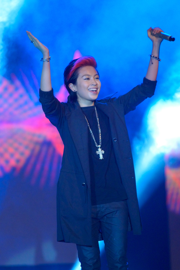 Hương Giang Idol khoe chân dài miên man với bodysuit bó gọn | Hương Giang,người đẹp chuyển giới,diện jumpsuit ngắn,khoe thân hình,nóng bỏng,chân dài miên man,New Hits