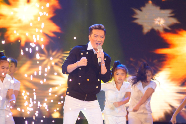 Hương Giang Idol khoe chân dài miên man với bodysuit bó gọn | Hương Giang,người đẹp chuyển giới,diện jumpsuit ngắn,khoe thân hình,nóng bỏng,chân dài miên man,New Hits