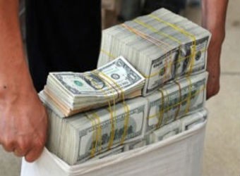 Thay vì chia sẻ và hỗ trợ, lại có hiện tượng đầu cơ ngay trên thị trường ngoại tệ liên ngân hàng.