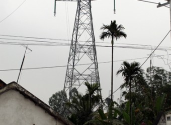 Trên tuyến còn một số hộ dân không chịu di dời làm ảnh hưởng đến tiến độ thi công