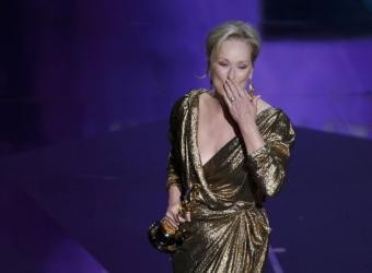 Meryl Streep nhận giải Nữ diễn viên chính xuất sắc nhất. 