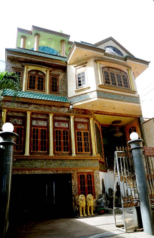 Ngắm biệt thự 105 tỷ như đền thờ của ca sĩ Ngọc Sơn - Ảnh 1