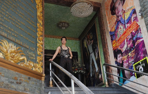 Ngắm biệt thự 105 tỷ như đền thờ của ca sĩ Ngọc Sơn - Ảnh 2