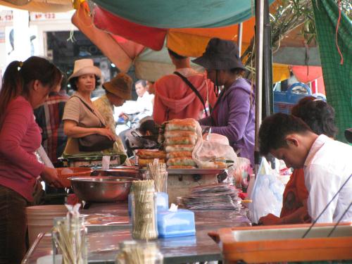 Ăn trưa tại Phnom Penh